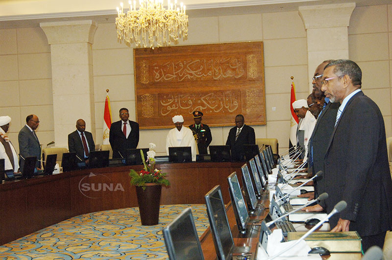 الحسن الميرغني والسنوسي يؤديان القسم مساعديْن للرئيس 1 الولاة يؤدون القسم