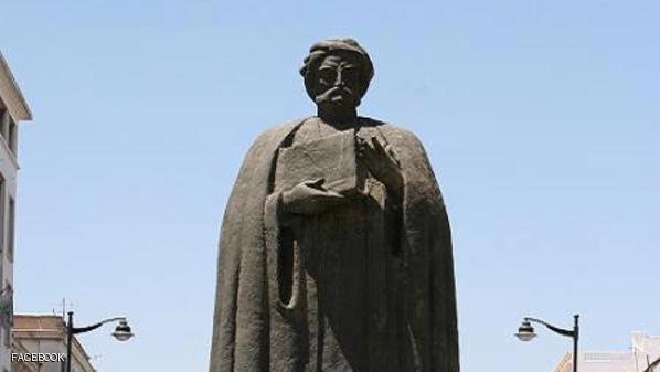 تمثال لابن خلدون في تونس