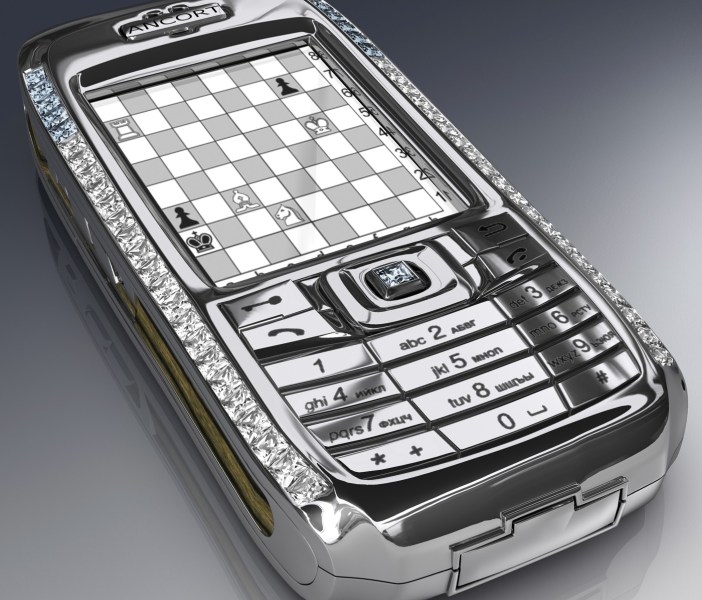 بالصور" أغلى" 15 منتجًا ليس لها فائدة: ريشة طائر بـ8 آلاف دولار و حمالة صدر بمليون دولار 1 جوال من الألماس