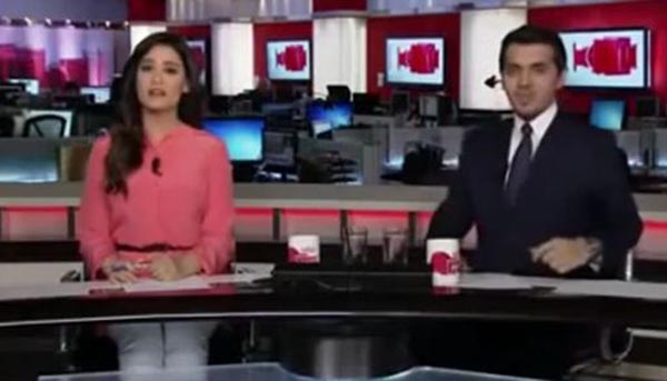 بالفيديو: حركة غريبة من مذيعة mbc على الهواء 1 جيهان الحداوي