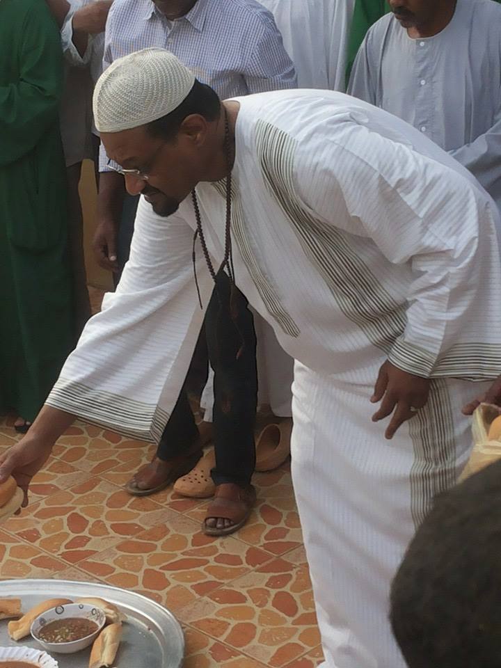 بالصور.. البشير يزور شيخ الامين في مسيده ومحبي شيخ الامين يكتبون..الملوك زاروك في مسيدك جوك 4 شيخ الامين4