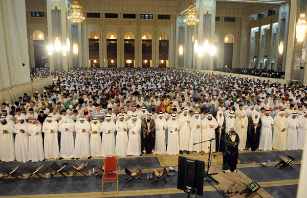 شاهد بالفيديو.. «إمام مستعجل» يثير جدلا بسبب سرعته في الصلاة 1 صلاة