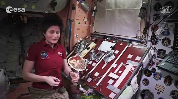 طعام في الفضاء