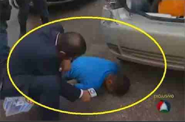 فيديو لصحفي يجري لقاء مع رجل ميت 1 لقاء مع ميت