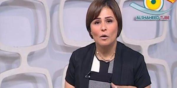 بالفيديو: مذيعة بالتليفزيون المصري تنسى اسم ضيفها على الهواء و تبحث عنه في الأوراق 1 مذيعة مصرية