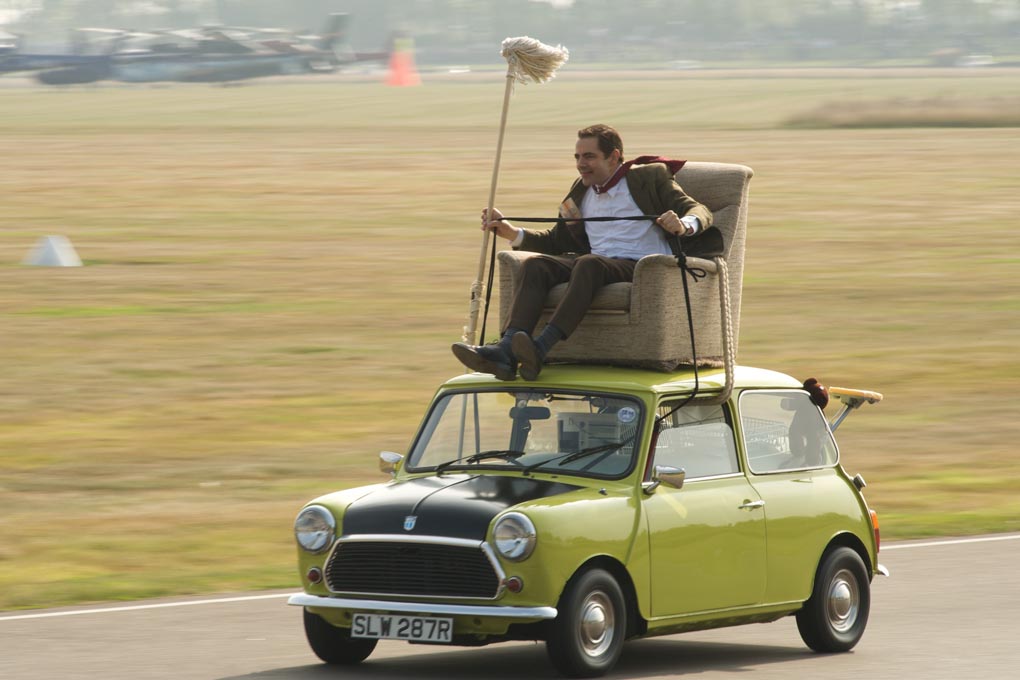 بالفيديو: مستر بين يطارد البوكيمونات في الشارع 1 مستر بن