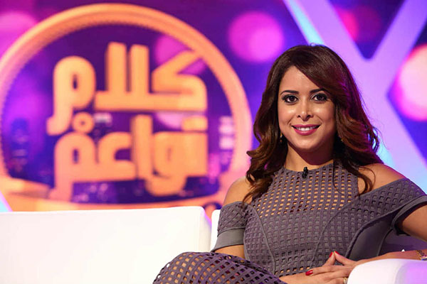 بالصور: مذيعة mbc تتحرش بفتاة محجبة على الهواء في "كلام نواعم" 1 نادية أحمد