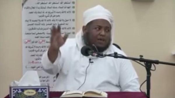 بالفيديو: منتهى الإحراج..! داعية يتحدث بحماسة عن تعدد الزوجات ثم يتفاجأ بالحضور النسائي 1 يتحدث عن تعدد الزوجات