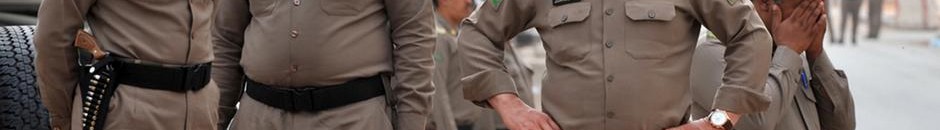 شاهد لص إفريقي يحاول سرقة دراجة نارية في موسم الحج ورجل أمن وعدد من الحجاج يقبضون عليه 10 شرطة سعودية