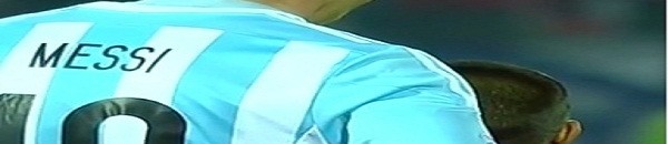 طفل تشيلي يواسي ميسي