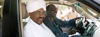 عبد الرحيم يقود سيارة