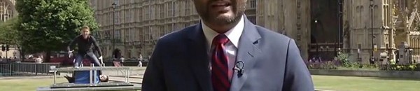 بالفيديو: ساحران يؤديان خدعة طريفة و جريئة خلف مراسل سكاي نيوز 10 مراسل سكاي نيوز