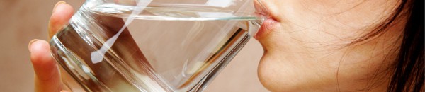 5 تغييرات يشهدها جسمك عند تناول كمية كافية من الماء.. تعرف عليها 10 مويه