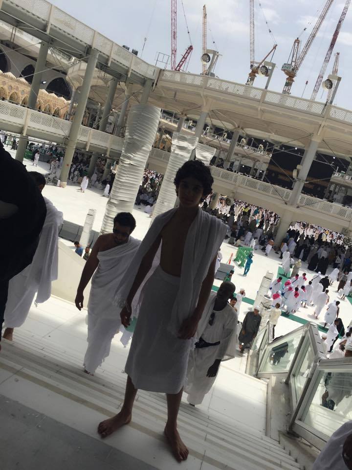 أحلام تنشر صورا مع نجلها أثناء أداء العمرة على فيس بوك 3 11011039_1161391370598190_2684460590305000868_n