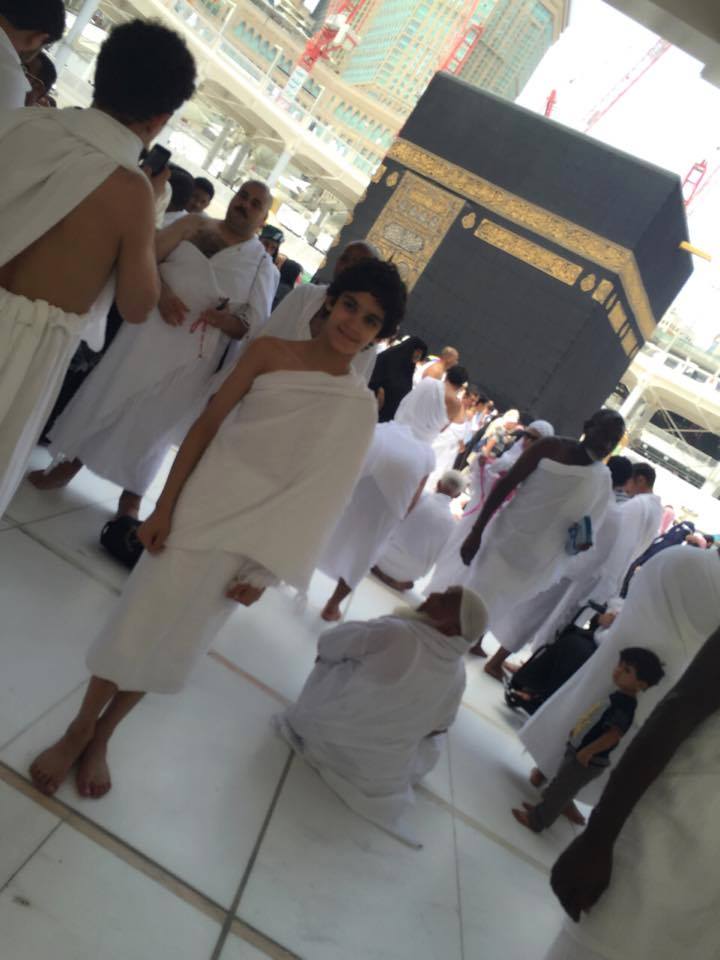أحلام تنشر صورا مع نجلها أثناء أداء العمرة على فيس بوك 4 11059916_1161391360598191_1395716238649530694_n