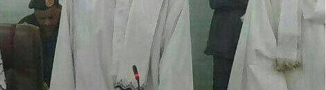 بالصور .. وزير سوداني يؤدي اليمين على المصحف ( بيده اليسرى ) يثير إنتقاداً بمواقع التواصل !! 11 11694153 10204613777760425 5644579403218211977 n