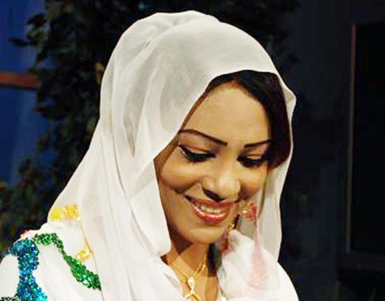 شاهد بالصور.. ابتسامة مذيعات القنوات الفضائية السودانية تجعل النشطاء يضعونهم في ميزان الجمال.. ونجمة الشروق تحصل علي المركز الأول 3 16737