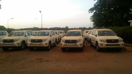 بالصور : والي ولاية الجزيرة محمد طاهر ايلا يواصل المفاجآت 3 2