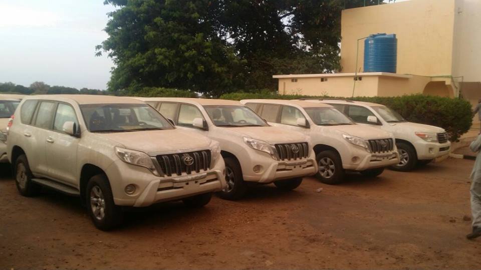 بالصور : والي ولاية الجزيرة محمد طاهر ايلا يواصل المفاجآت 4 4