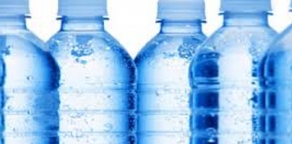 أسباب كافية لتجنب مياه الزجاجات البلاستيكية 1 elbashayer image 1436023560