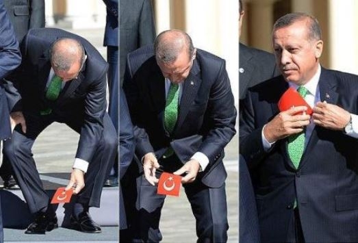 اردوغان يرفع علم تركيا
