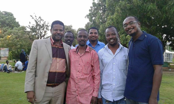 أوتار الأصيل تحتفل بتبرئة الصحفي سراج النعيم في بلاغات ضابط الشرطة 1 اوتار الاصيل