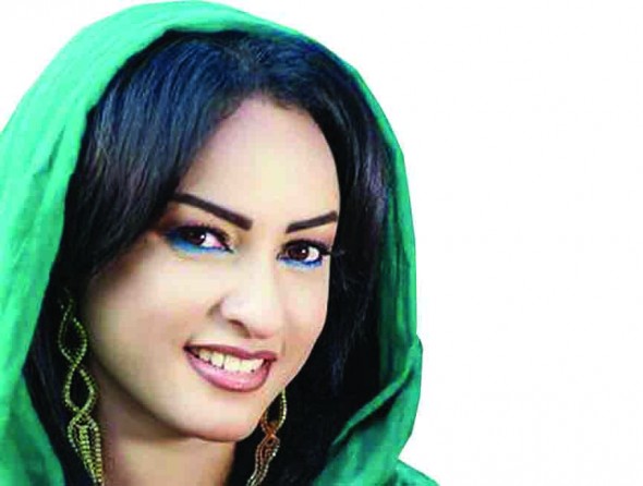 شاهد بالصور.. ابتسامة مذيعات القنوات الفضائية السودانية تجعل النشطاء يضعونهم في ميزان الجمال.. ونجمة الشروق تحصل علي المركز الأول 8 رشوية-590x446