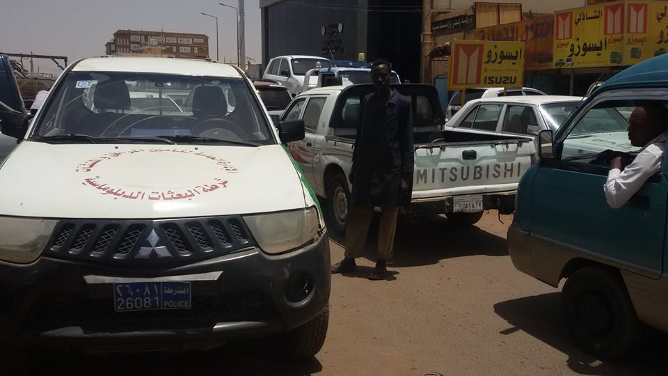 الأجهزة الأمنية تسترد عربة رئيس اتحاد أصحاب العمل بعد اختطافها بواسطة مسلحين 1 شرطة1