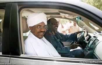 عبد الرحيم يقود سيارة