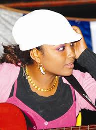 الفنانة ليزا شاكر: لست كسولة ولكني أنتقي أعمالي... 1 ليزا شاكر