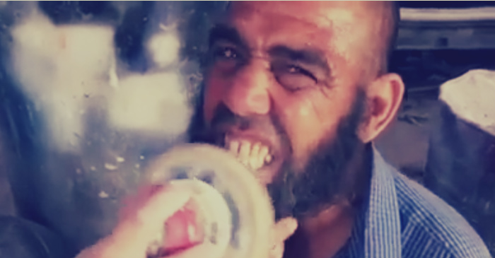 شاهد بالفيديو.. أفضل وأسرع طريقة لتبيض الأسنان 1 نفرة أسنان