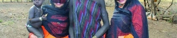 بالصور: إماراتيتان ترحلان في عمق أدغال أثيوبيا.. 5 أيام في ضيافة قبيلة المورسي 16 إماراتيتان ترحلان في عمق أدغال أثيوبيا