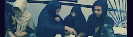 بالفيديو.. امرأتان تسرقان محل ملابس وتخفيان المسروقات أسفل ملابسهما 10 سرقة مجوهرات