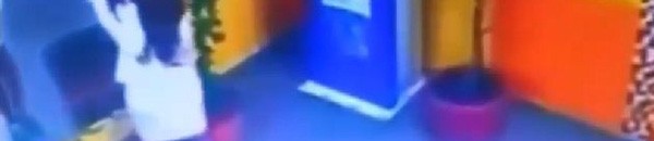 موقف محرج أثناء المكالمة