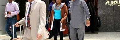 والي شمال دارفور يتحفظ على زيارة الوفد الأفريقي لمخيم نازحين ويلغي اجتماعا معه 10 وفد مجلس السلم والأمن الأفريقي