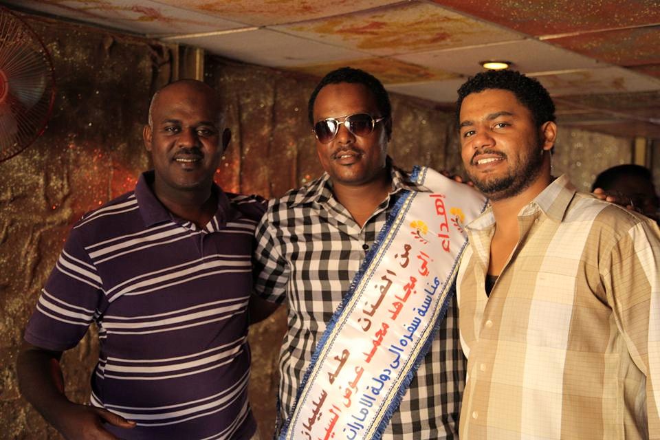 بالصور وبعد فترة دامت لسبع سنوات.. الفنان طه سليمان يودع ملحنه الأول وعازفه بالأوشحة والإهداءات 5 11889623_744007735722161_8555544100821782237_n