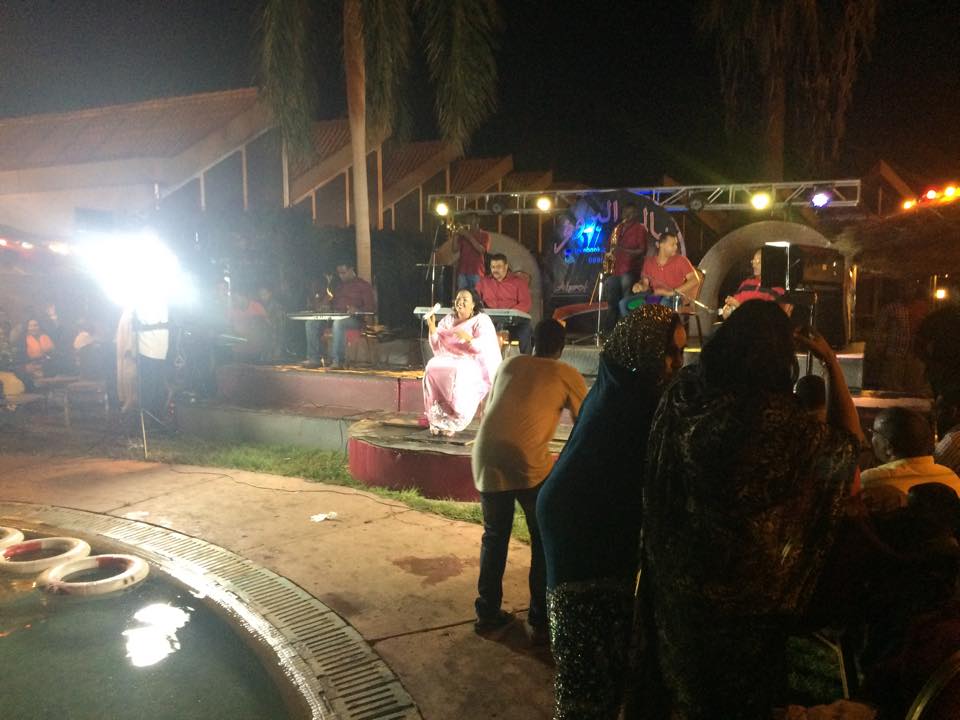 بالصور.. ندي القلعة تحظي بإشادة جمهورها وجمهور مواقع التواصل بسبب لفتتها البارعة في حفل كورال 2 11892257_949460211762729_2101203811735482558_n