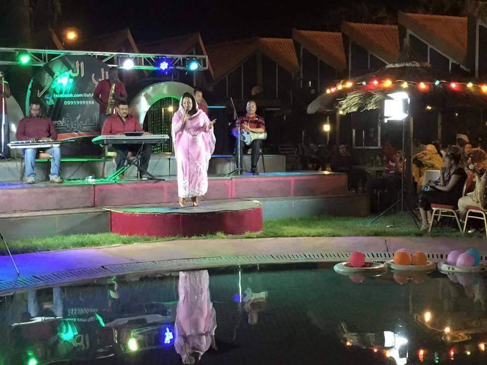 بالصور.. ندي القلعة تحظي بإشادة جمهورها وجمهور مواقع التواصل بسبب لفتتها البارعة في حفل كورال 3 11910675_1034514866588710_1538608602_n