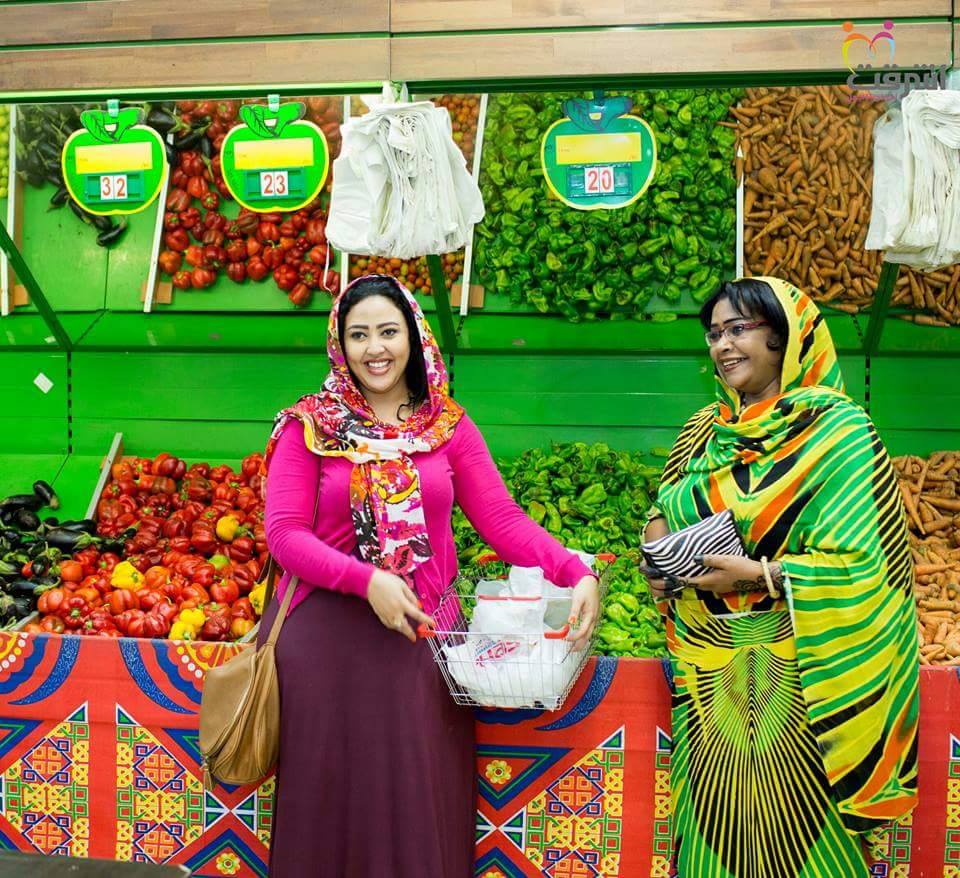 شاهد بالصور.. شهد المهندس تستعيد جمالها من داخل مركز للخضروات.. وابتسامتها تدهش معجبيها 2 11944815_1044531605587036_358610427_n