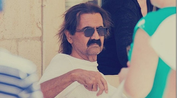 بالصور: أمير قطر بملابس غريبة في كرواتيا وصحيفة بريطانية تسخر منه 1 أمير قطر بملابس غريبة