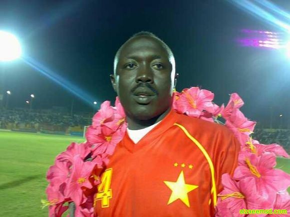 أسطورة الكرة السودانية يحظى باهتمام بعد اختياره من اللاعبين العرب المميزين المشاركين في قرعة البطولة العربية 1 العجب