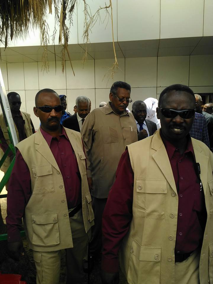 مواطنون يرفعون الكلفة مع نائب الرئيس.. يا بكري يا بكري ..عليك الله أسمعنا! 2 بكري صالح1