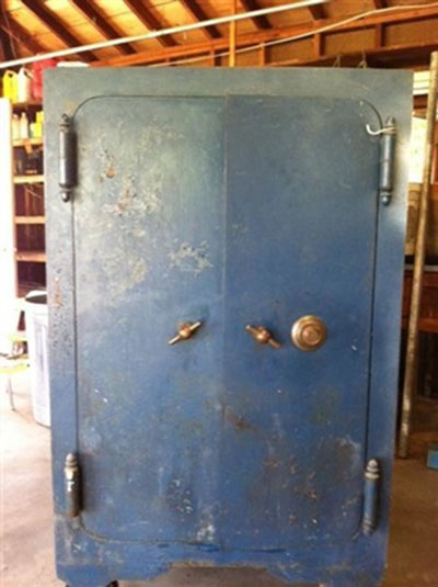 شرطة شرق النيل تحقق في سرقة منزل تقدر بـ(7) مليار جنيه 1 خزنه