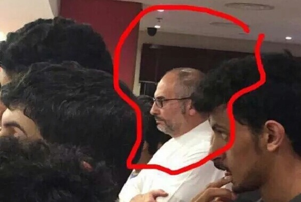 بالصورة: مالك مطاعم البيك يقف بين الزبائن في أحد الفروع.. ما السرّ ؟ 1 رامي أبوغزالة