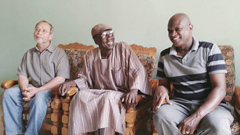 بالصور تفاصيل زيارة السفارة الأمريكية لفنان السلام السوداني كمال كيلا بمنزله بحي الأزهري 6 كيلا6