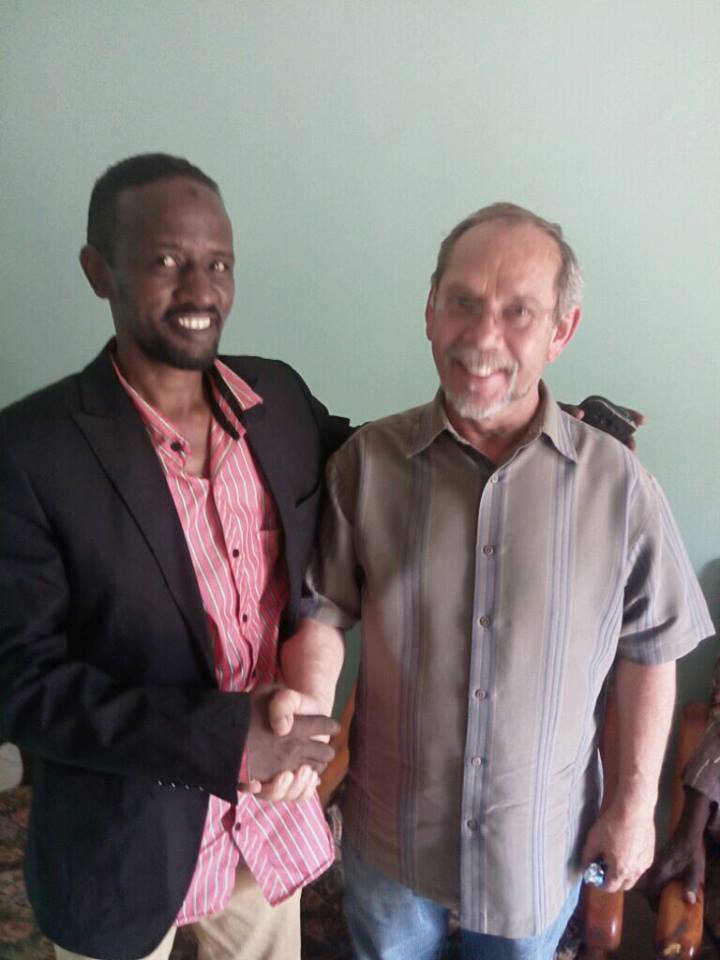 بالصور تفاصيل زيارة السفارة الأمريكية لفنان السلام السوداني كمال كيلا بمنزله بحي الأزهري 7 كيلا7