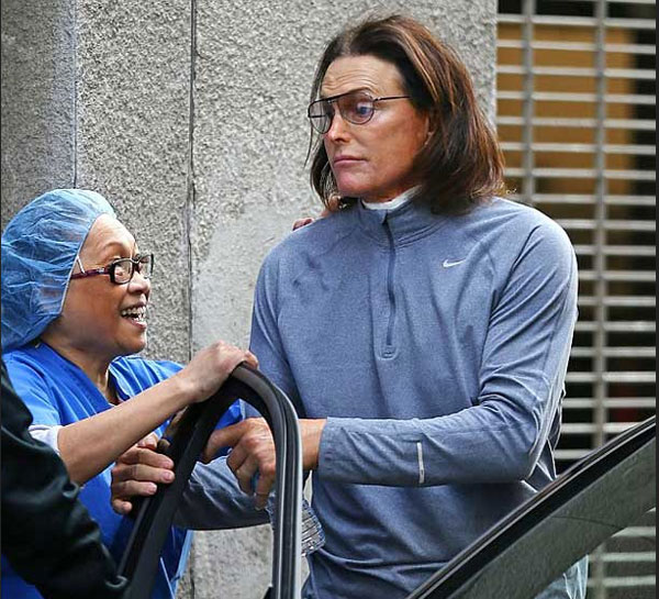 زوج والدة كيم كاردشيان يفوز بلقب ملكة بعد تحوله لامرأة 1 كيم كارديشان