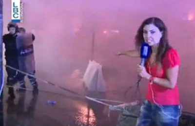 مذيعة تتعرض للضرب