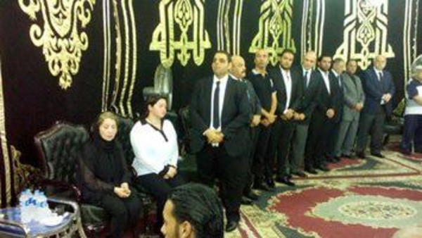 بالصور: بوسي تتلقى عزاء نور الشريف بـ"سرادق الرجال" 1 وسي تتلقى عزاء نور الشريف