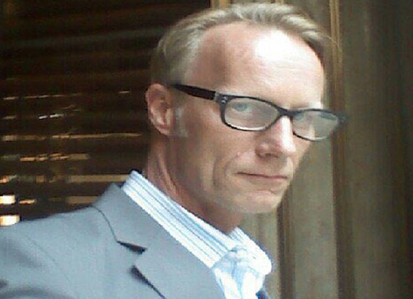 بالصور: مليونير أمريكي يشحت وينام على الرصيف 1 وليام كينغ